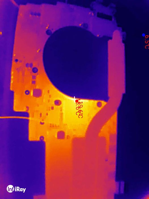 Carte électronique vue à la caméra thermique