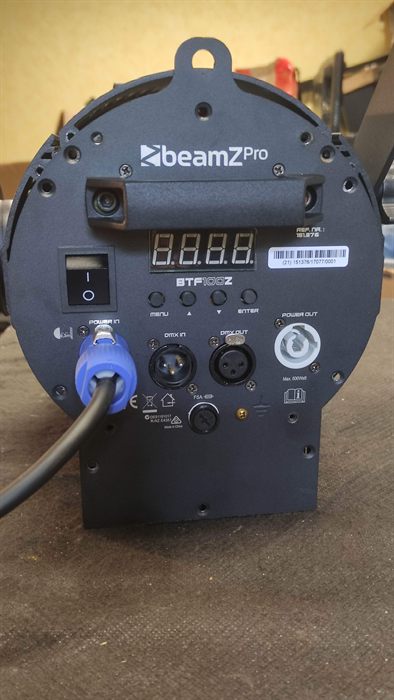 Projecteur de scène beamZ en réparation